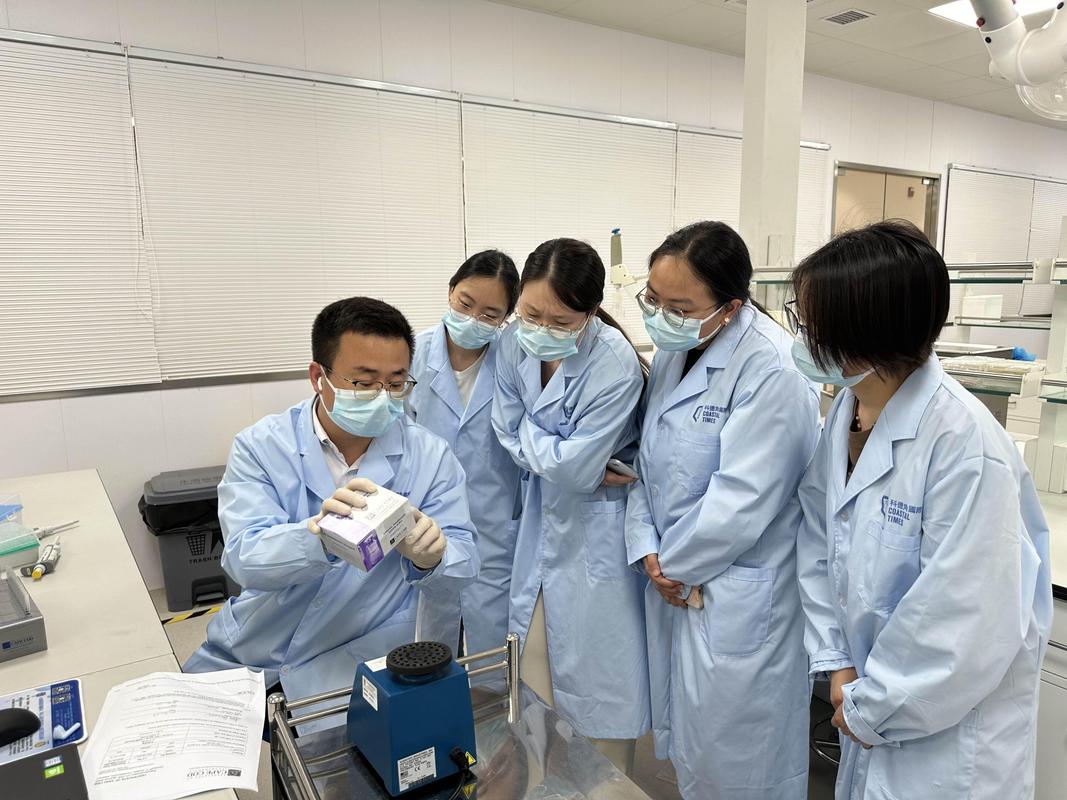 实验室一对一技术培训操作指导场景