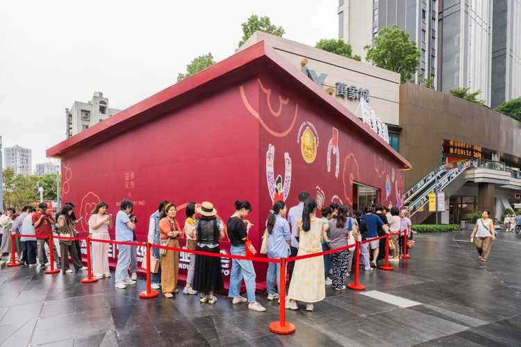 国内核心商场潮牌快闪店排队人群