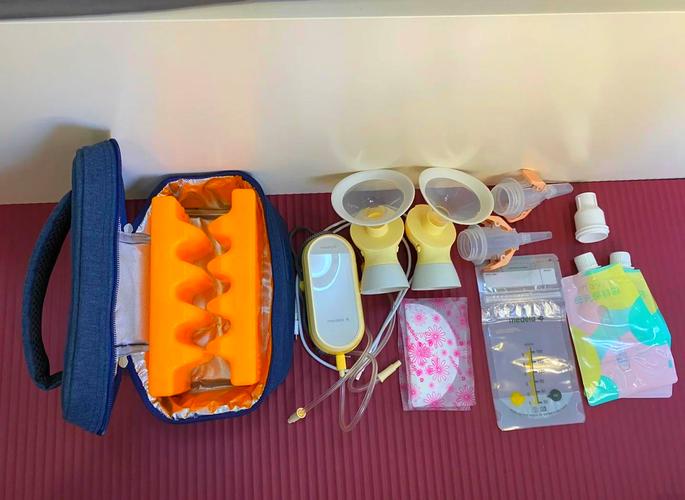 工业厂区女职工母婴室背奶包摆放场景图