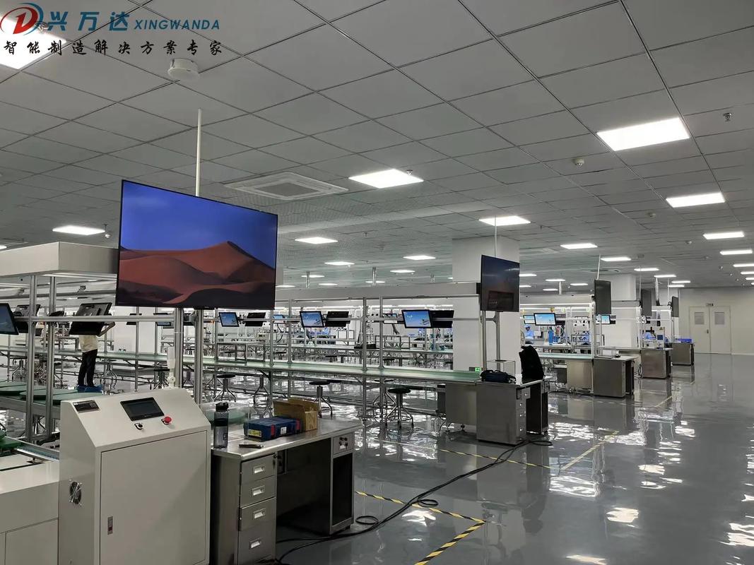 车间工位上装有工业平板显示最新的SOP操作动画