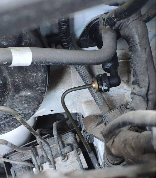 手动挡汽车离合器总泵漏油实拍