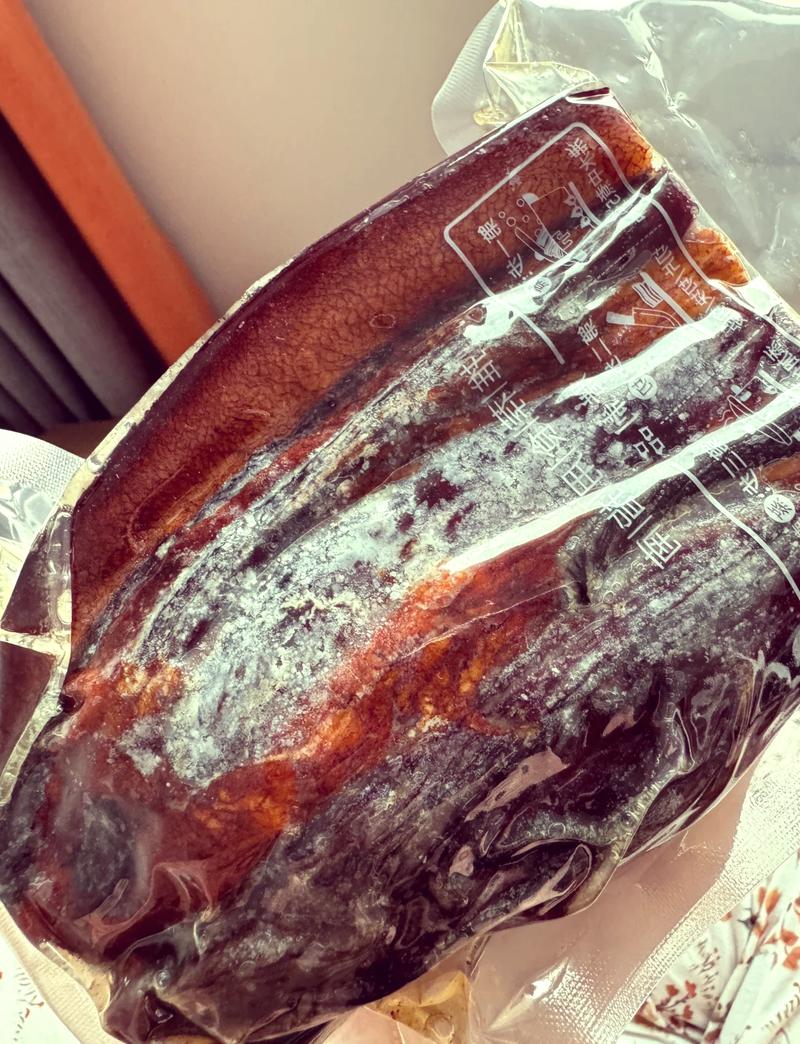 直播带货退货仓库堆积变质腊肉