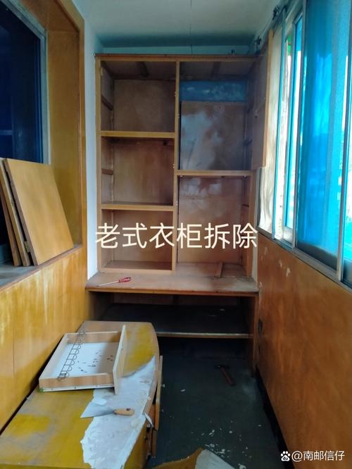 租客回家发现定制衣柜被房东私自拆除现场照片