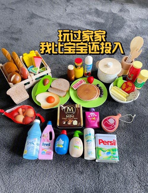 两岁宝宝和妈妈玩假想过家家游戏