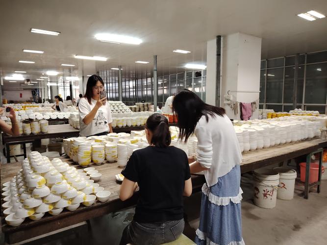 陶瓷餐具工厂直供直播间打包发货场景