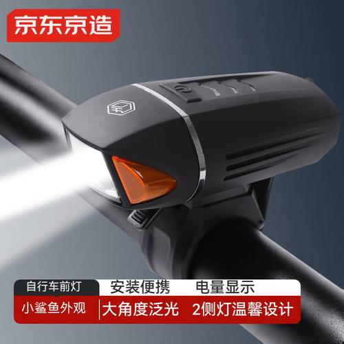 深灰色沙发缝露出黑色充电线头
