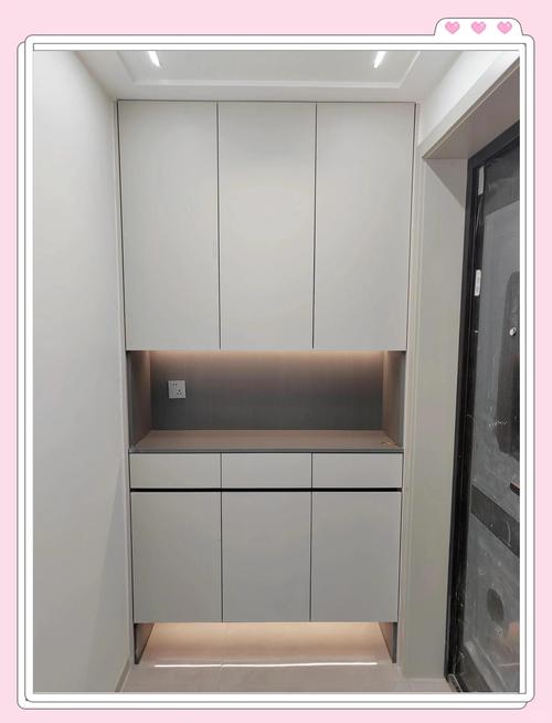 广州业主家入户多层板鞋柜实景图
