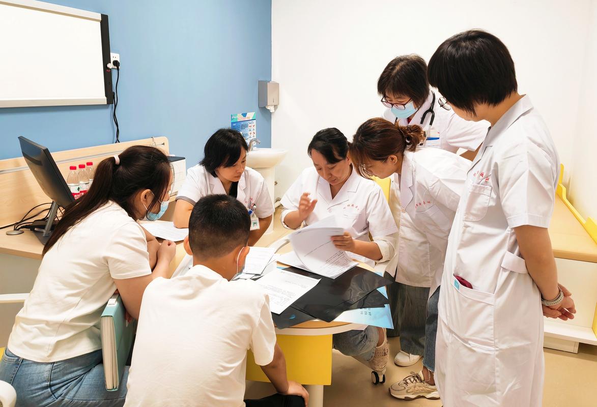 儿童临终关怀多学科团队工作场景