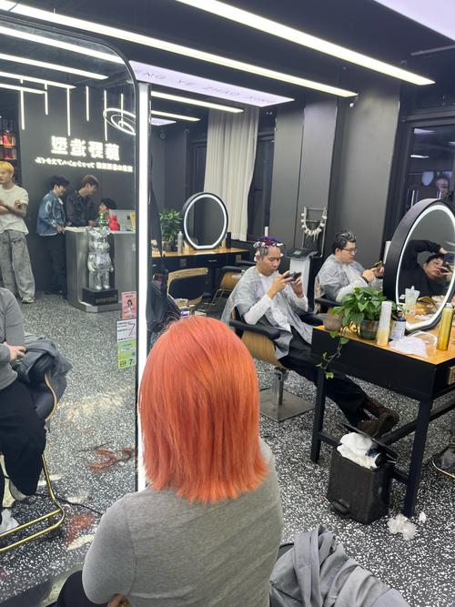 理发店托尼老师拍美发短视频店内场景