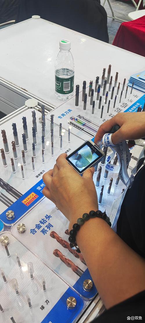 铣刀磨损量测量显微镜图