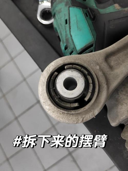 哪些情况只换防尘套就行,不用换整根摆臂