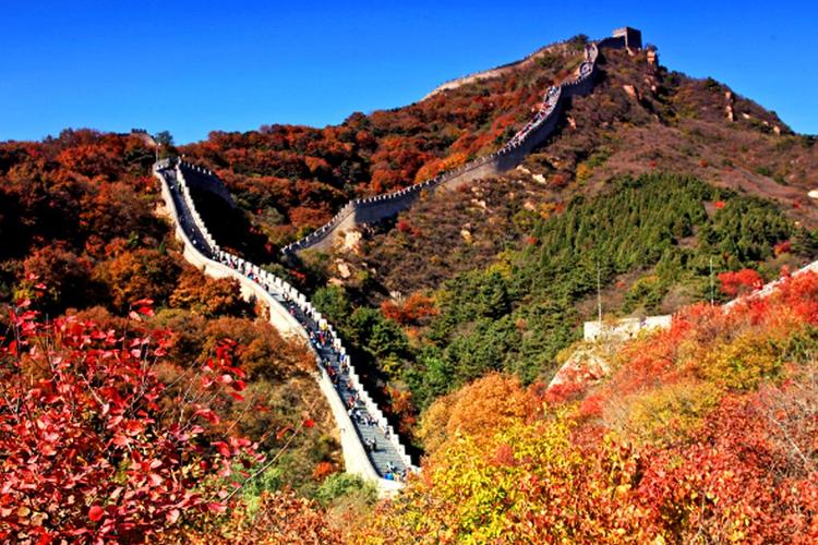 北京八达岭长城深秋入口远景