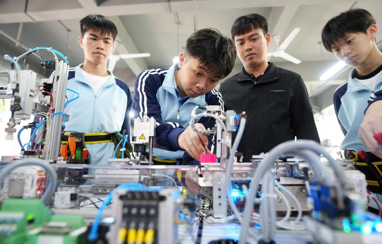 现代学徒制学生实训操作