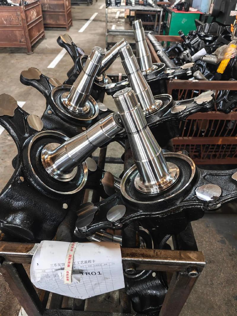 汽车转向节加工合格断屑成品对比图