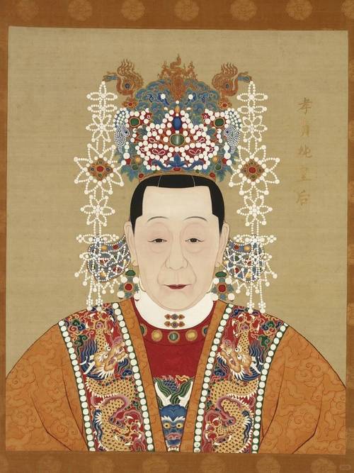 明代皇后画像与民间新娘服饰对比图