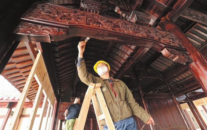 合规原材料原工艺修复清代古建戏台构件现场图