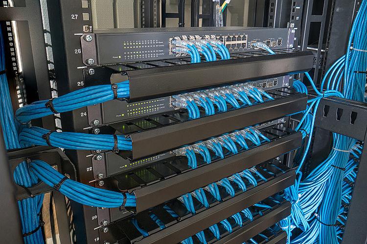 智能制造车间工业以太网交换机机柜现场
