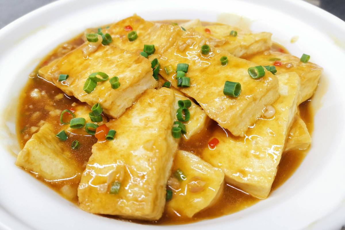 香煎豆腐成品图 诱人特写