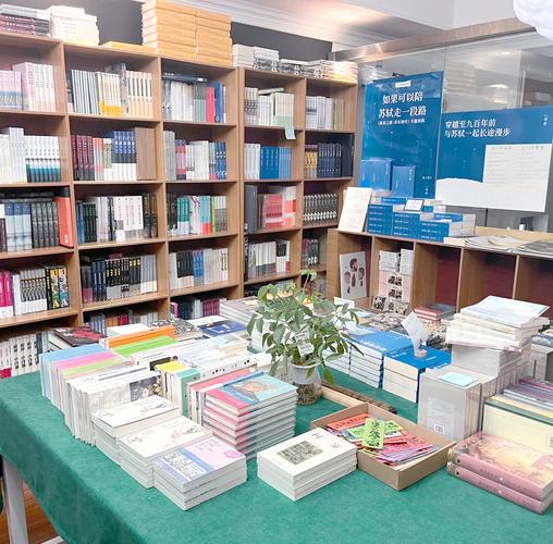 实体书店考研考试试题汇编堆头实拍