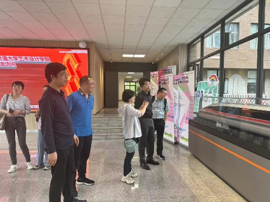 访问学者在学习国外新型教学方法