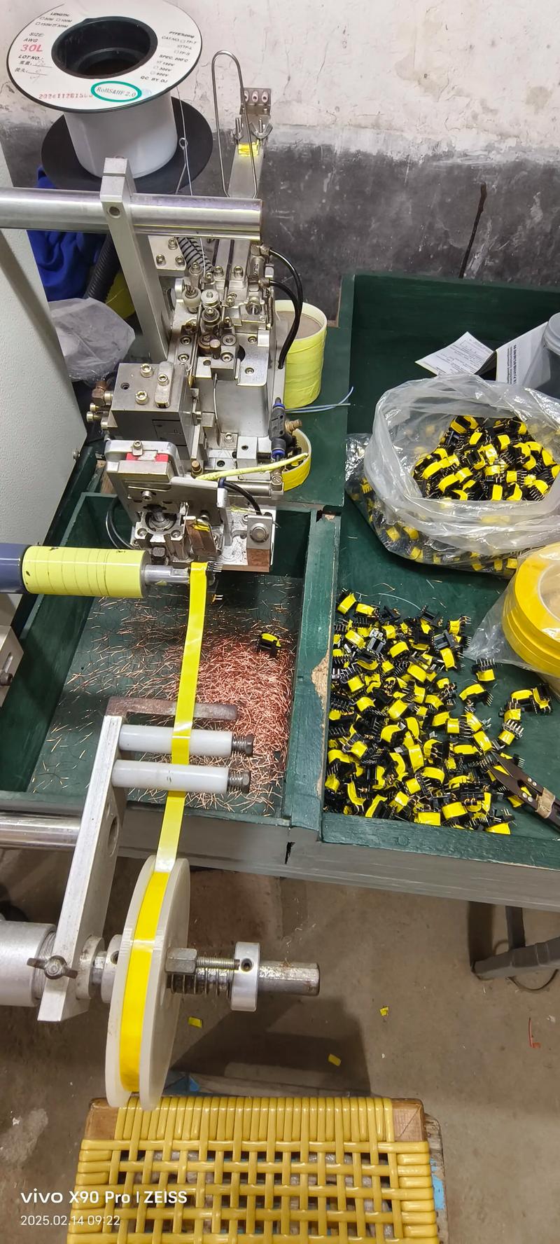 电磁吸盘厂家生产车间绕线工艺实拍