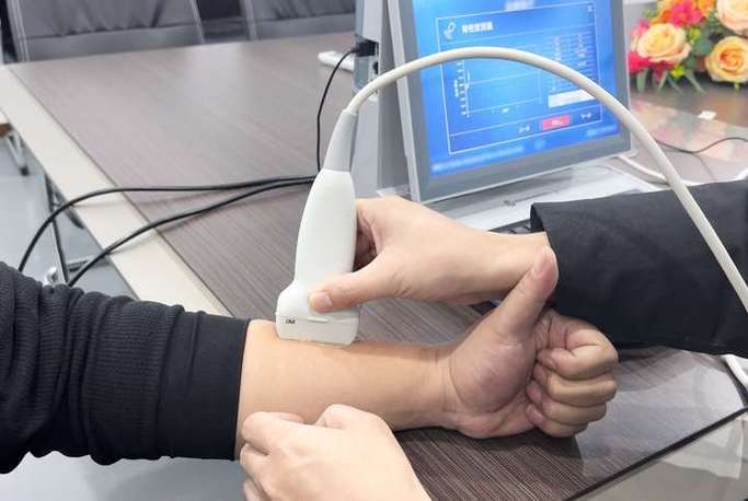 超声检测耦合剂涂敷操作