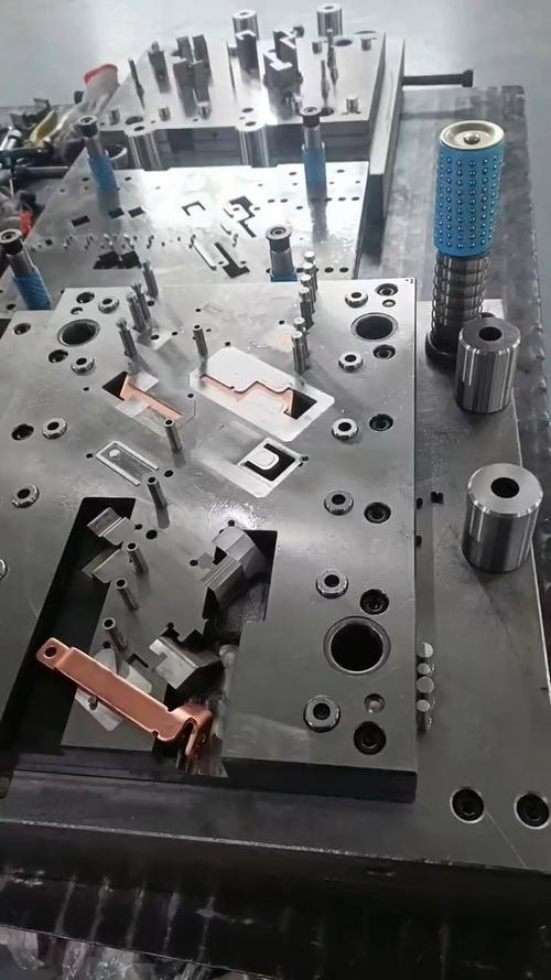 钣金冲压加工模具合模现场