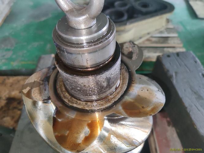 工业齿轮箱内部结焦油泥实拍