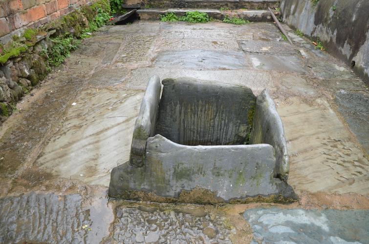 下和村土坯房与古井