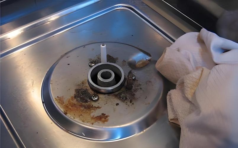 沾了糖色糊渍的家用不锈钢燃气灶