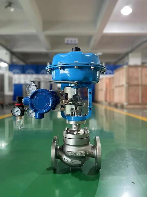 工厂流水线侧面安装的气动阀实物图