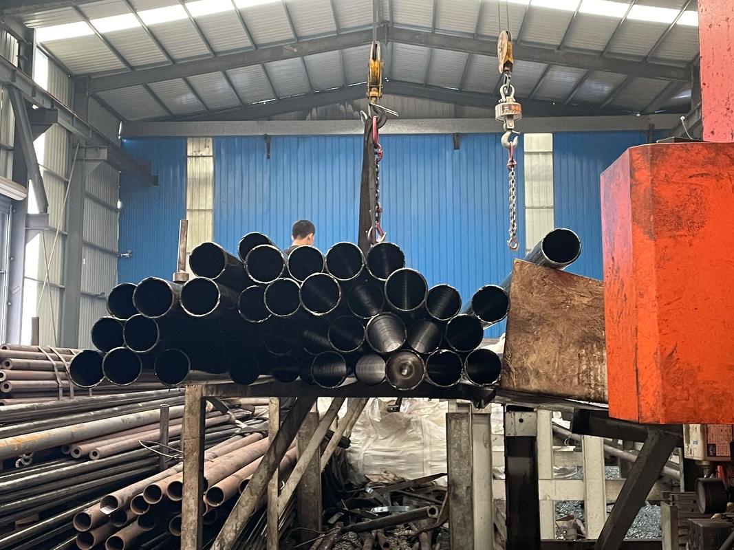 光伏支架管材切割加工现场实拍