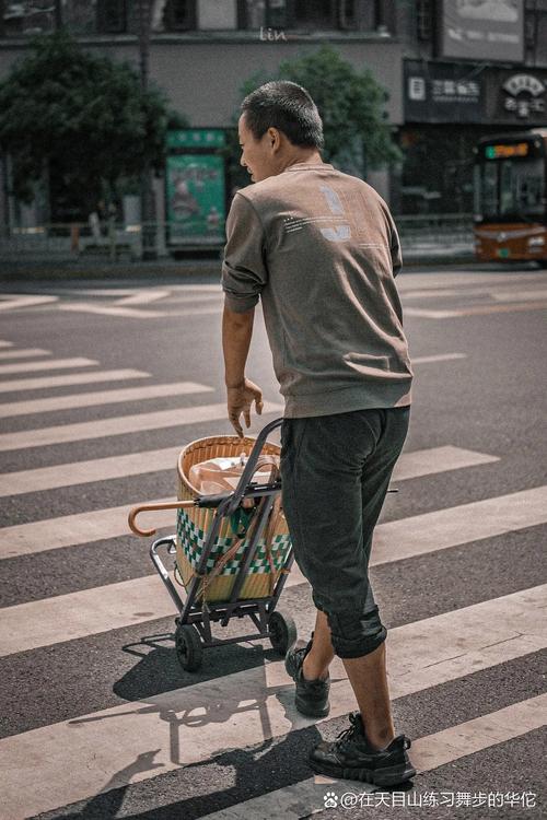藏在普通人的日常背后