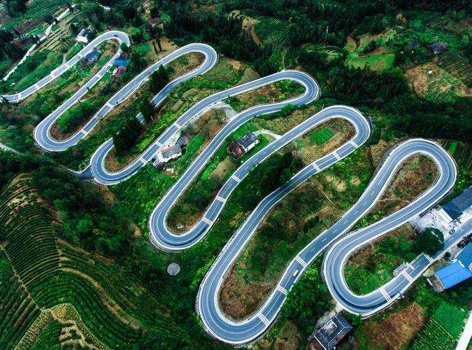 恩施大峡谷景区入口盘山公路