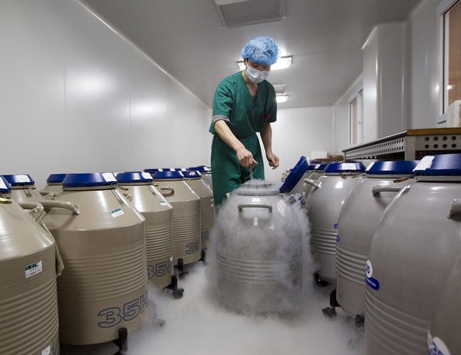 生殖中心液氮罐冷冻胚胎存储实拍