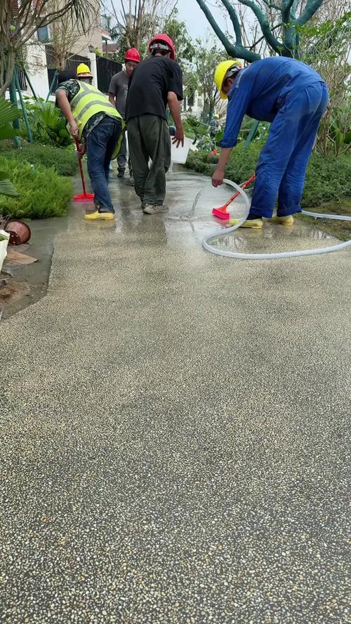 建材市场路沿石泼水测试吸水率现场实拍