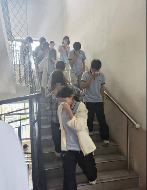 应急疏散演练:别再拍照片走形式了,真出事你会后悔的-如东教育网