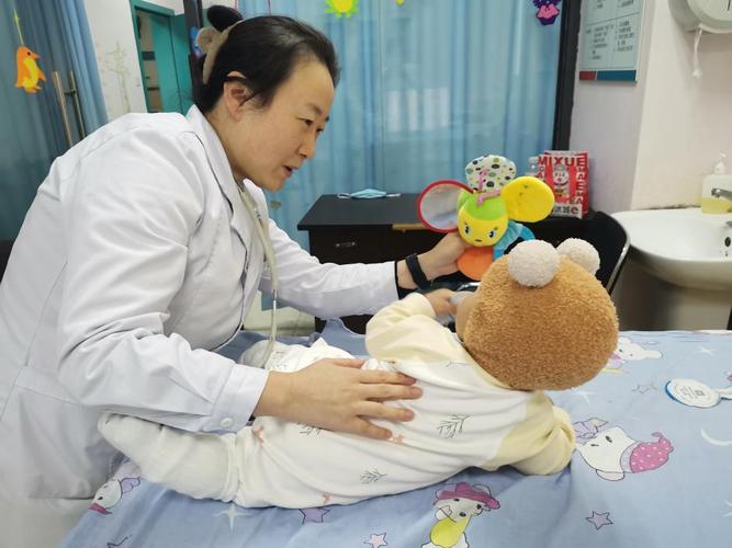 社区儿保门诊宝宝学步评估实拍