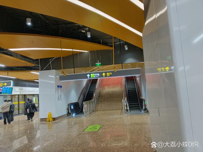 无锡地铁1号线渤公岛站出口景区接驳车候车点