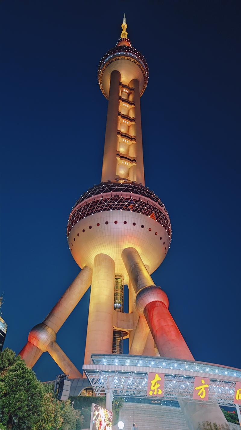 上海东方明珠广播电视塔陆家嘴傍晚亮灯夜景