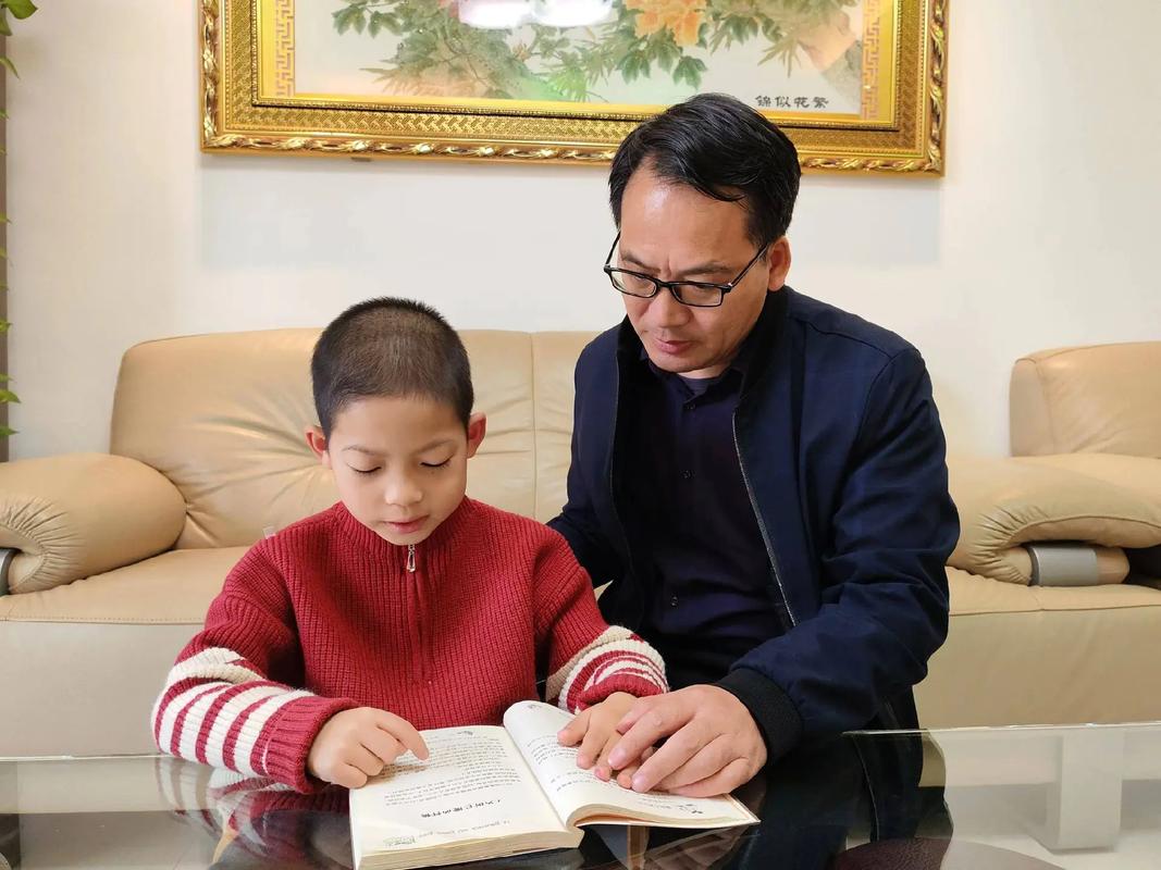 家庭亲子共读拍摄视频日记场景