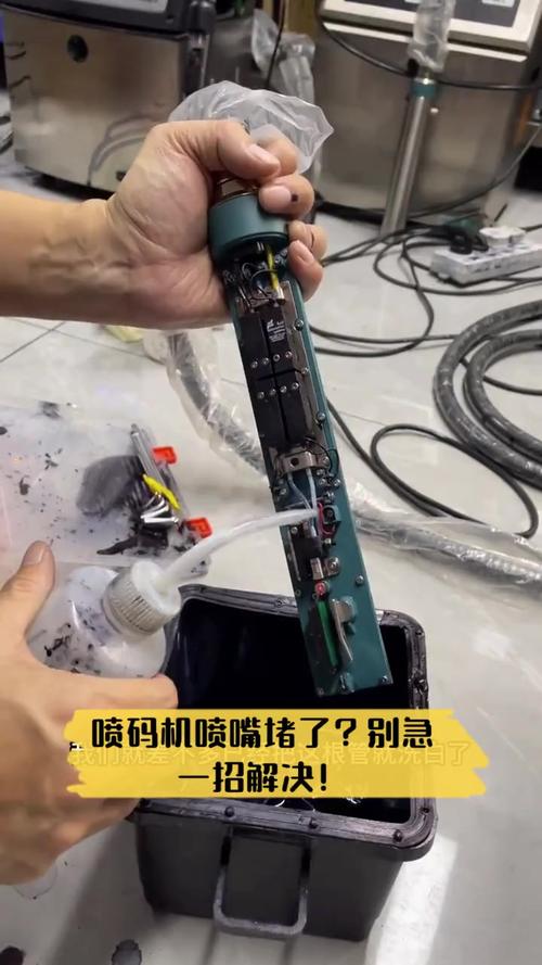 工业喷码机喷头严重堵塞的微距特写