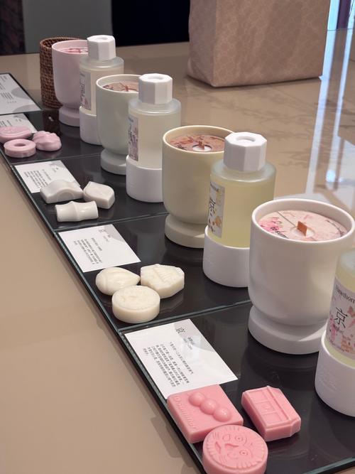 谢馥春老门东快闪店顾客DIY香膏场景