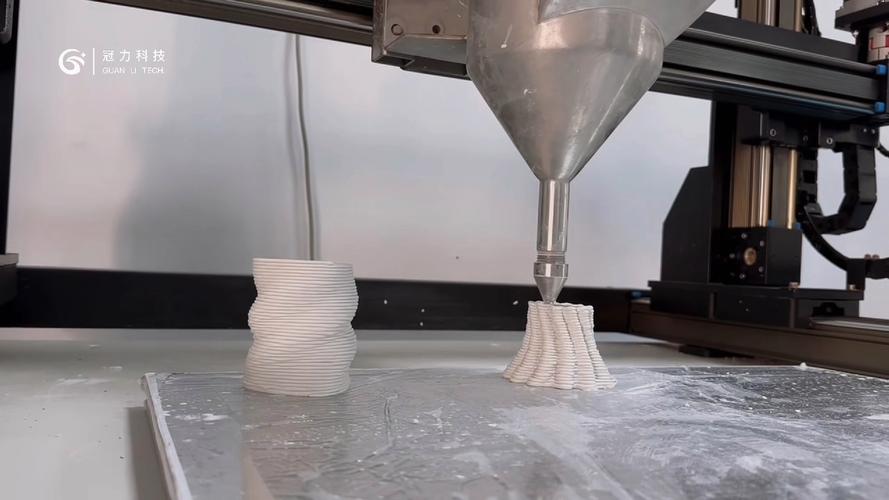 FDM桌面3D打印机打印塑料摆件过程