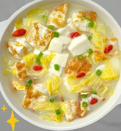 秋季餐桌上的热汤白菜豆腐