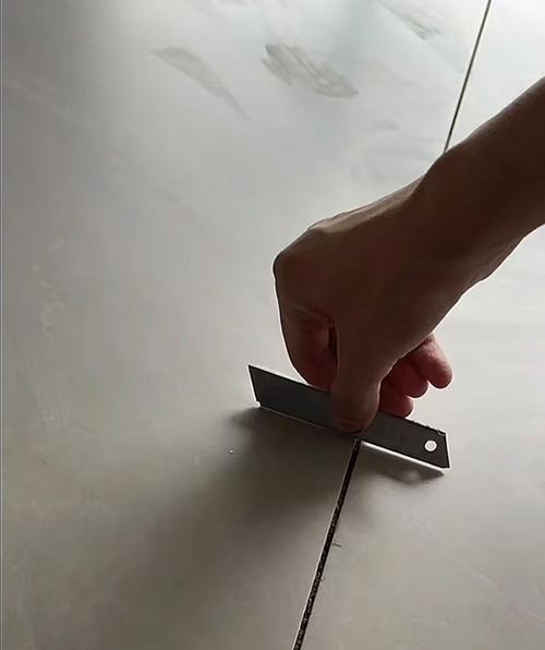 问：铺砖不用找平器就不平整？老师傅的手法真就那么神？