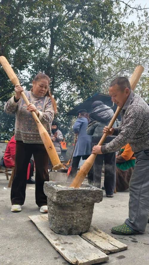 湖北南漳太坪村农家院打糍粑场景