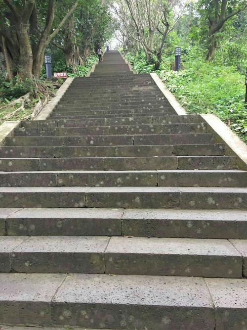 火山口公园台阶陡峭