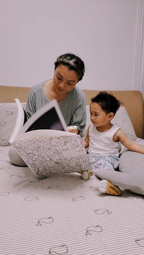 6-18个月幼儿睡前十分钟亲子共读实拍图