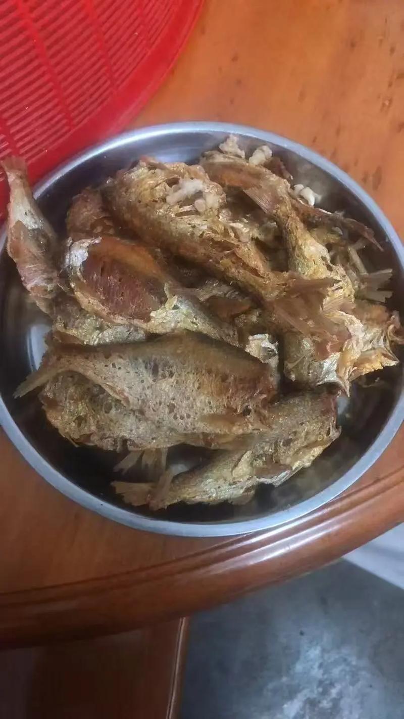 南漳漳河岸边小摊现烤漳河小河鱼